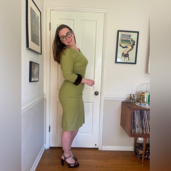 50s Vintage Green Knit Wiggle Dress with Fur Cuffs - Picture 2 of 10